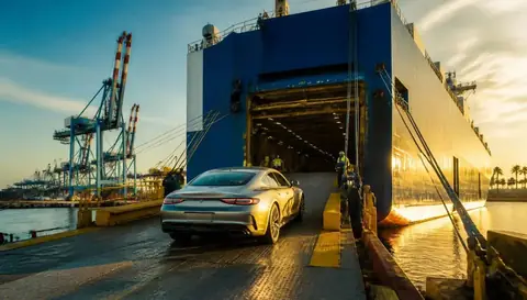 Vehicle being loaded onto a roll-on/roll-off ocean vessel for Hawaii car shipping